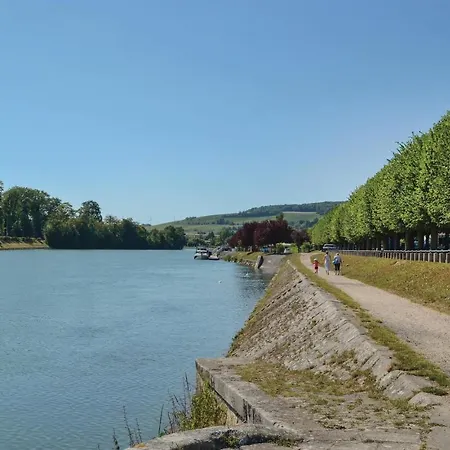 Holiday home Appartement Jolie Vue Riviere *